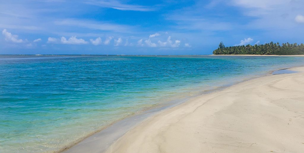 Turismo en Playa La Monserrate, Luquillo: El tesoro de la costa de Puerto Rico