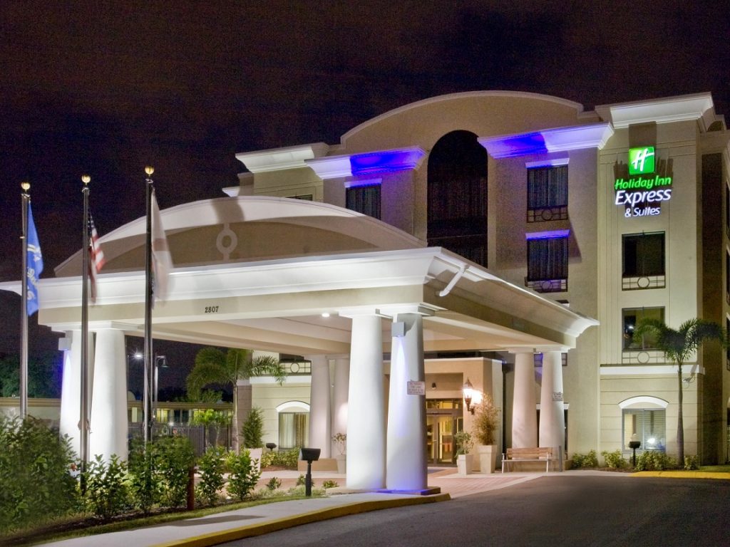 Holiday Inn Express & Suites Tampa – USF