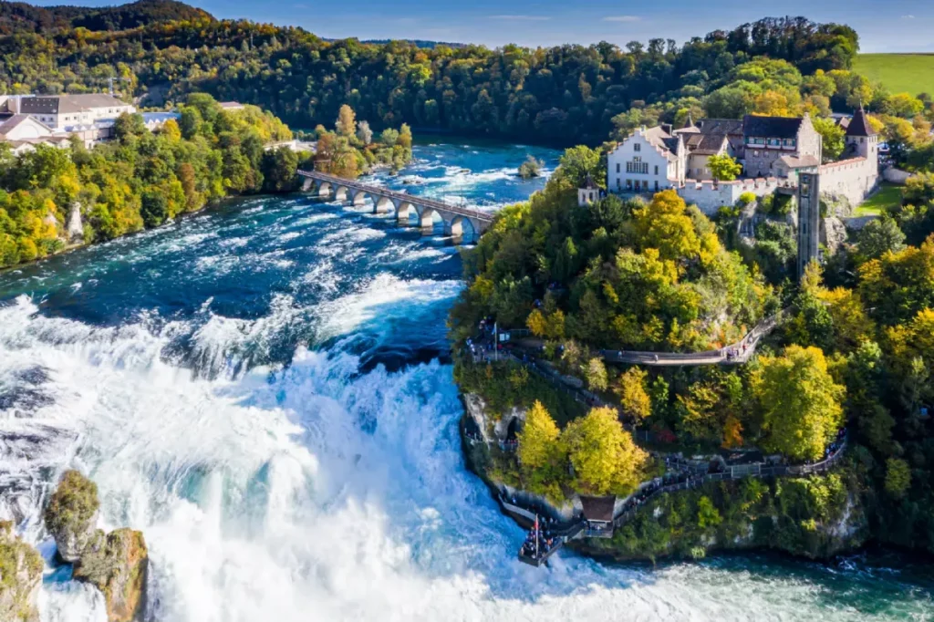 Turismo en Cataratas del Rin en Suiza: Una experiencia natural especial