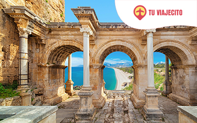 Turismo en Antalya: descubre el paraíso turco entre ruinas, playas y montañas