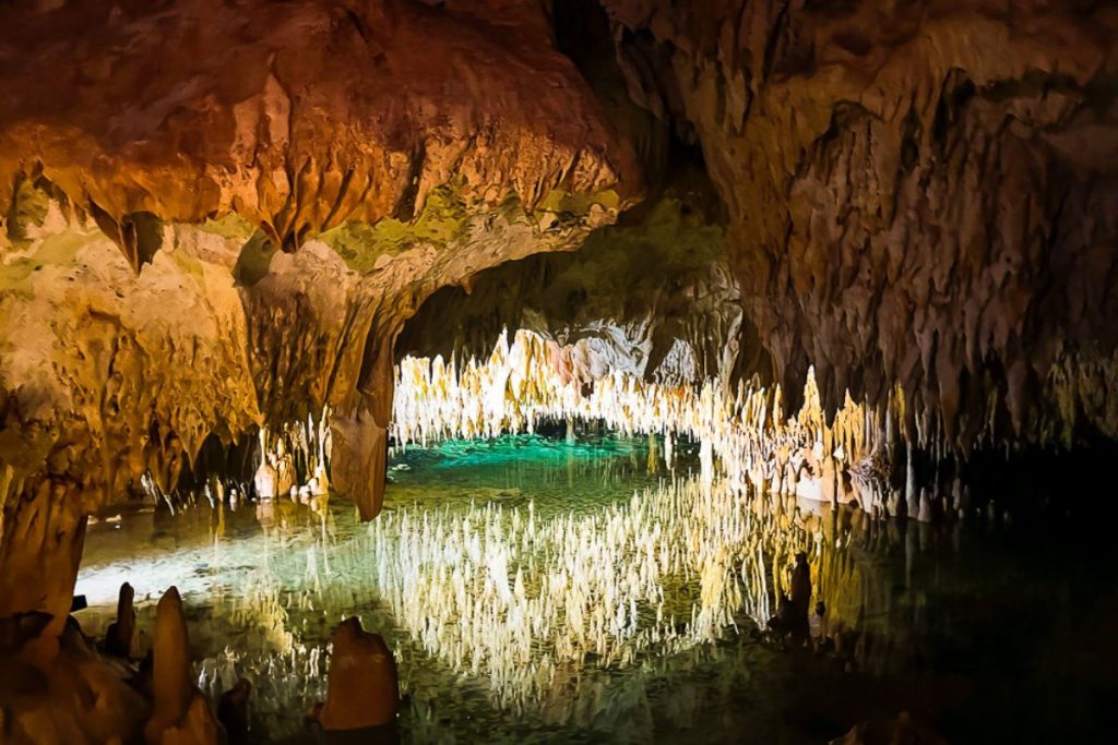 ¿Qué son las Cayman Crystal Caves?